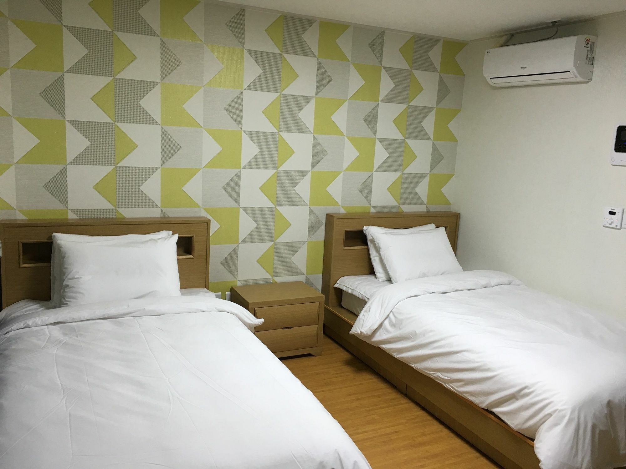 Crown 88 2* Seoul